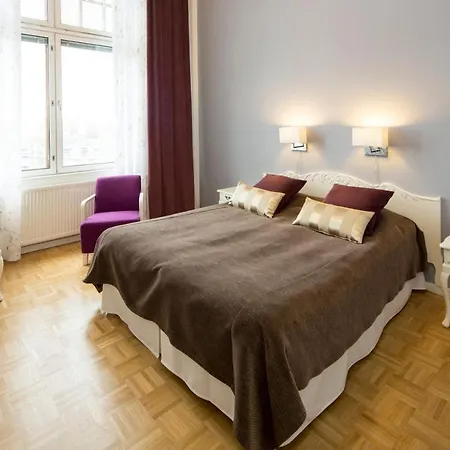 Hotelli Club Tampereen Kehraeaemoe 4*