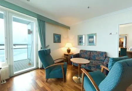 Hotelli Club Tampereen Kehraeaemoe 4*