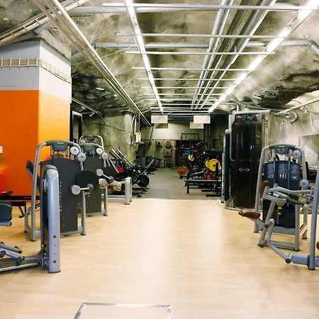 Hotelli Club Tampereen Kehraeaemoe 4*
